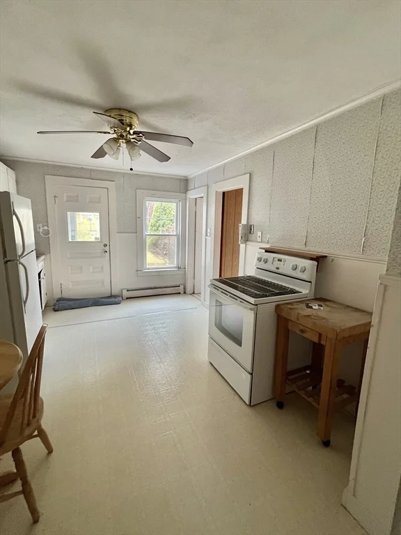 2 bed, 1 bath apartment for rent at 8 Mechanic St Unit 1, Ware — photo 2 of 8
