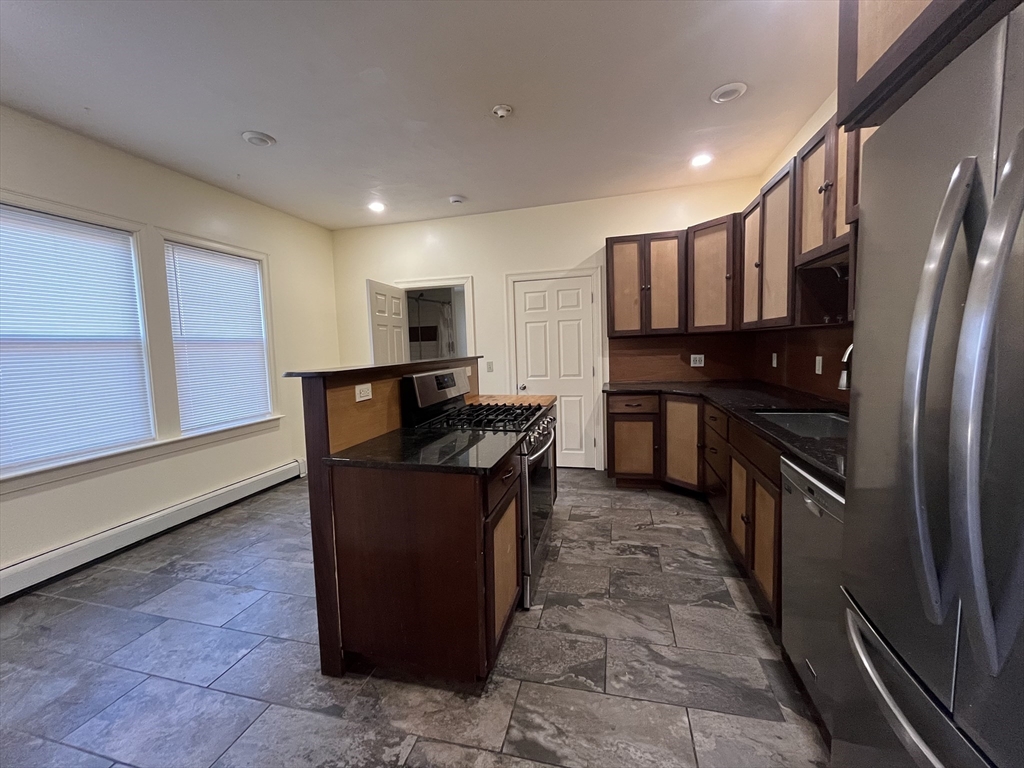 1 bed, 1 bath apartment for rent at 8 Mechanic St Unit 8, Attleboro — photo 3 of 6