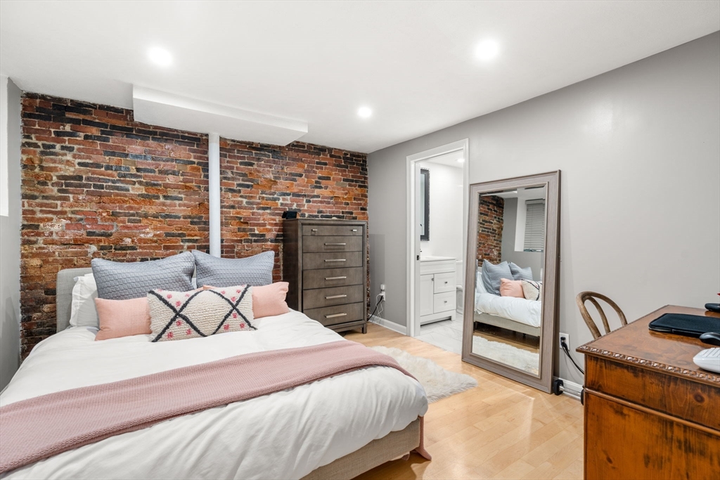 2 bed, 2 bath apartment for rent at 8 Melrose St Unit 1, Back Bay — photo 9 of 23