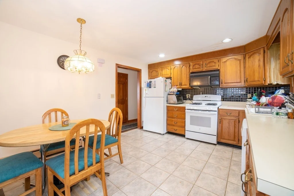 3 bed, 2 bath apartment for rent at 8 Minthorne, Worcester — photo 18 of 30