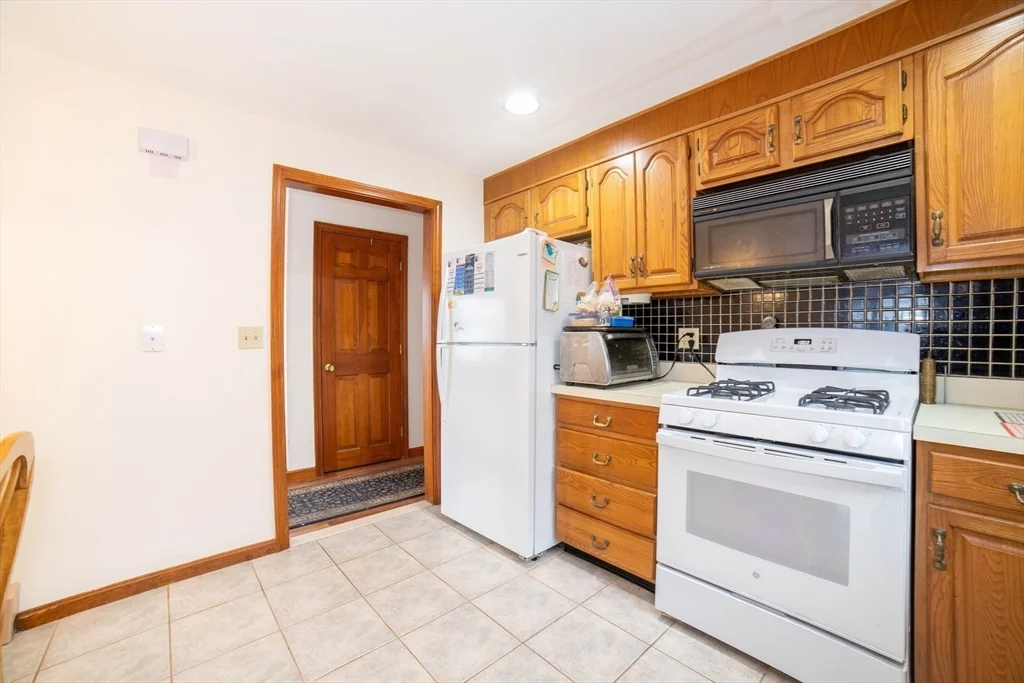 3 bed, 2 bath apartment for rent at 8 Minthorne, Worcester — photo 14 of 30