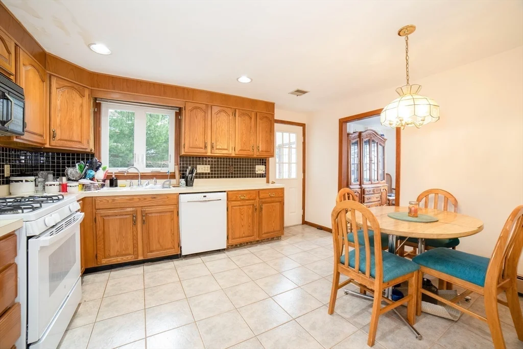 3 bed, 2 bath apartment for rent at 8 Minthorne, Worcester — photo 16 of 30