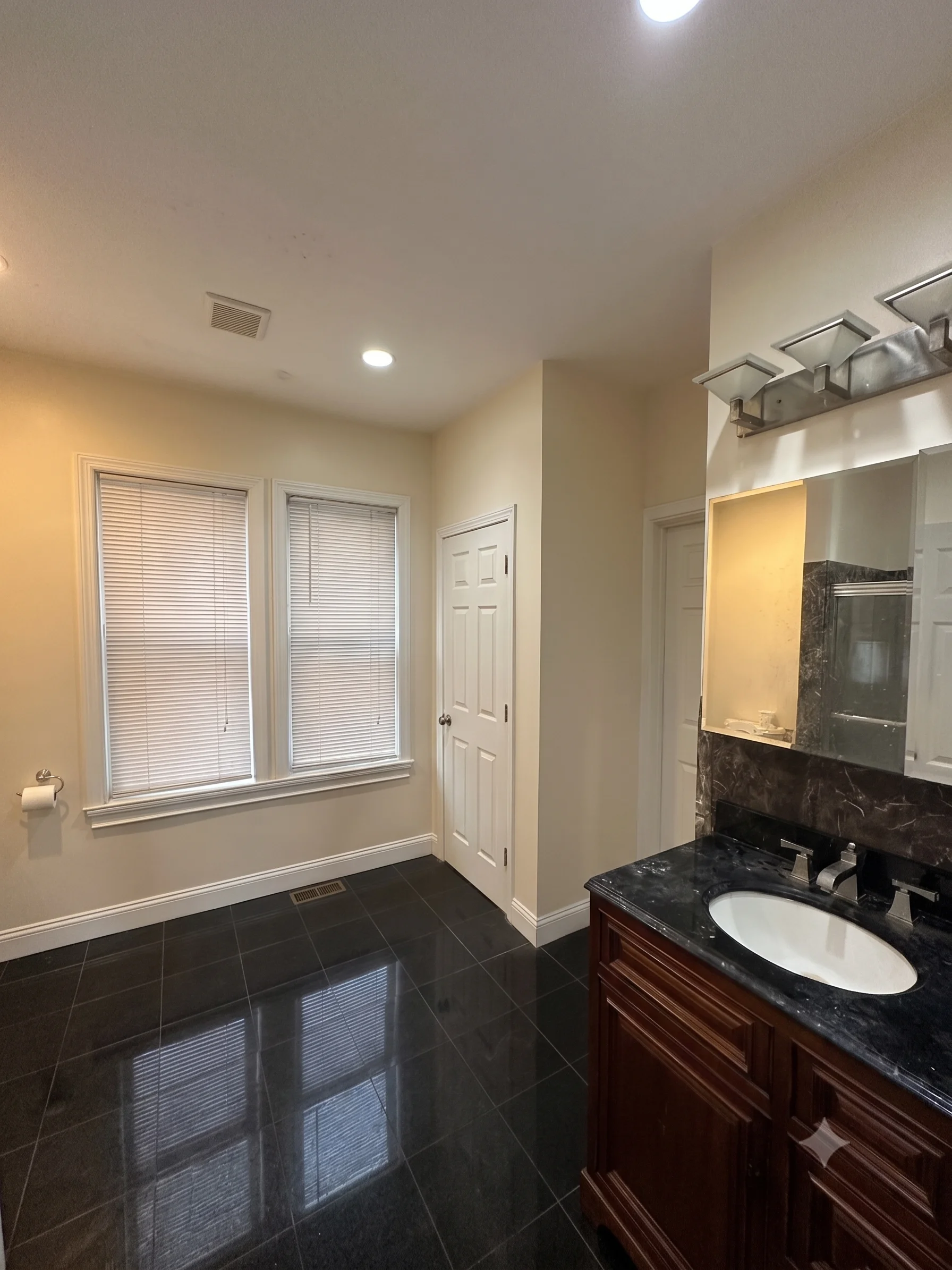 4 bed, 2 bath apartment for rent at 8 Montfern Ave Unit 0, Brighton — photo 11 of 13