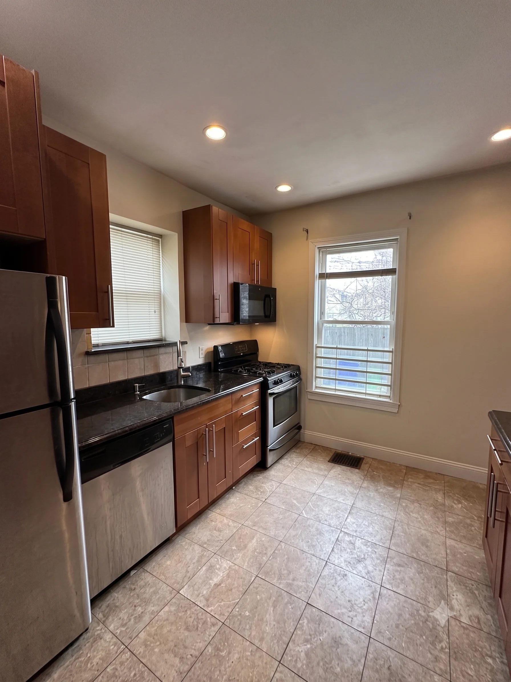 4 bed, 2 bath apartment for rent at 8 Montfern Ave Unit 0, Brighton — photo 13 of 13