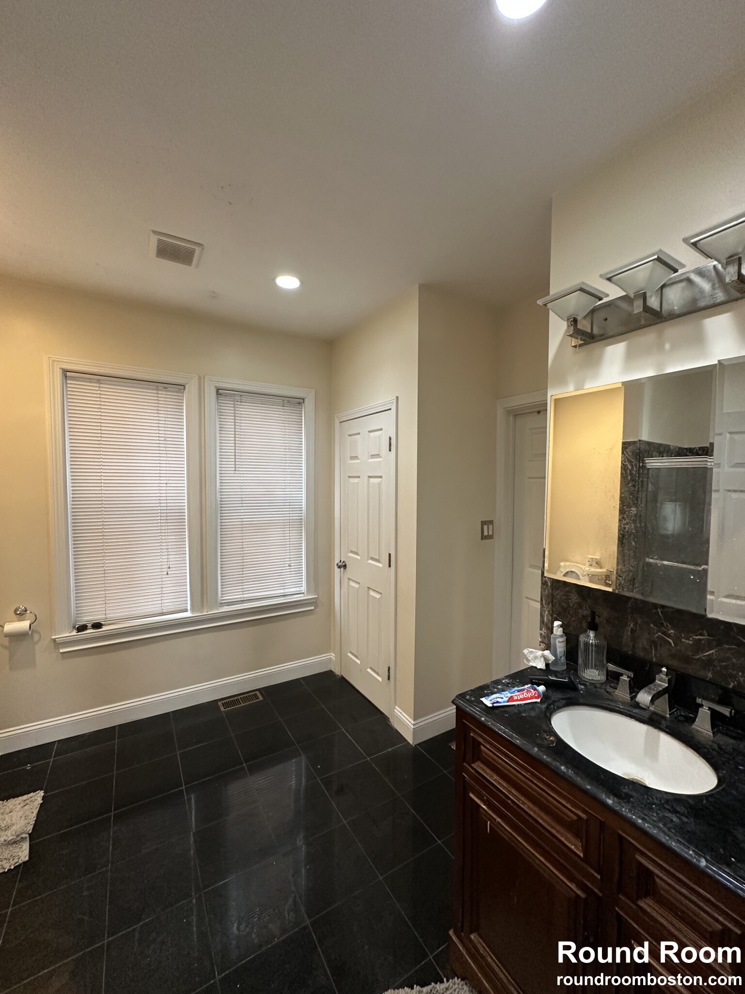4 bed, 2 bath apartment for rent at 8 Montfern Ave Unit 1, Oak Square — photo 10 of 25