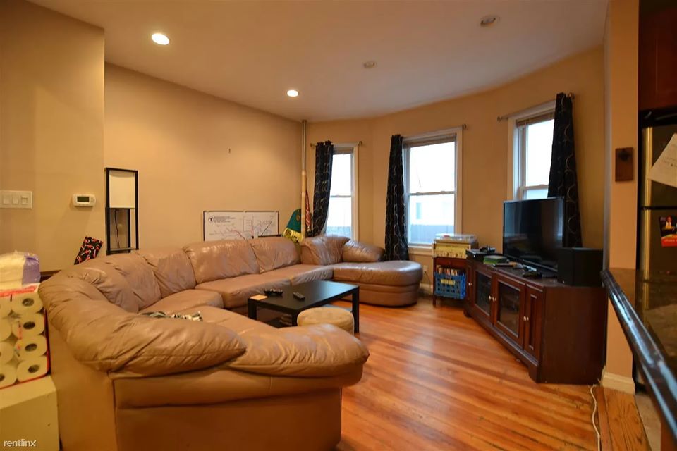 4 bed, 2 bath apartment for rent at 8 Montfern Ave Unit 1, Oak Square — photo 20 of 25