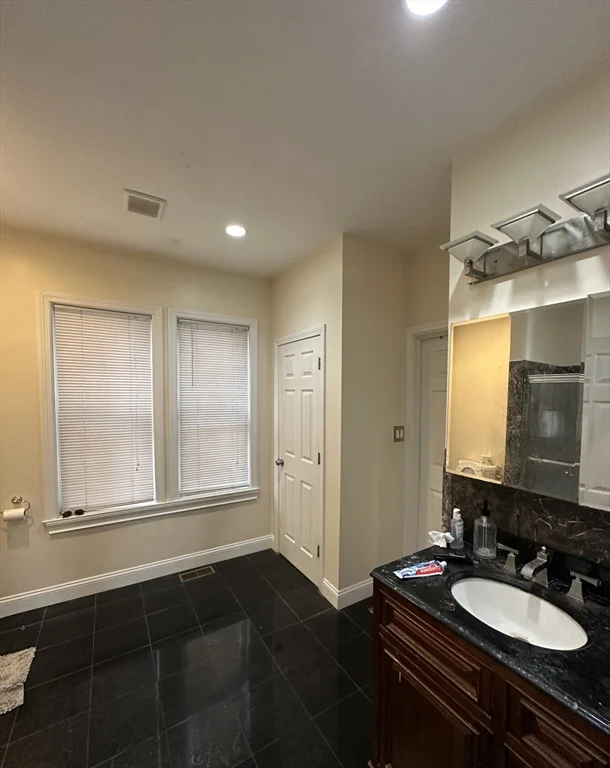 4 bed, 2 bath apartment for rent at 8 Montfern Unit n/a, Brighton — photo 4 of 12