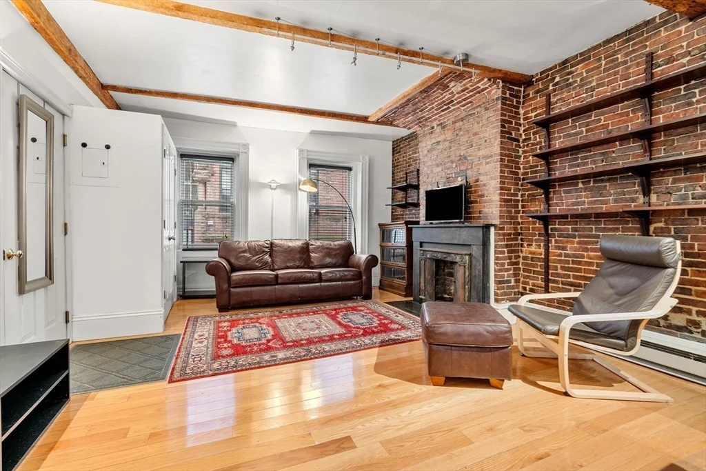 1 bed, 1 bath apartment for rent at 8 Moon St Unit 1, North End — photo 4 of 17