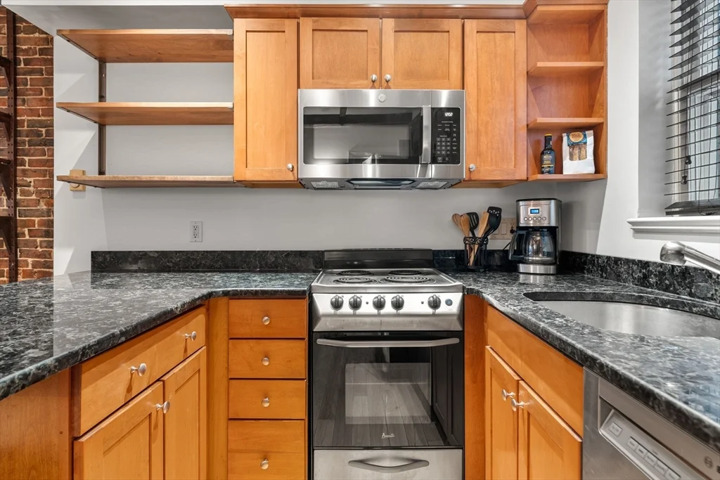 1 bed, 1 bath apartment for rent at 8 Moon St Unit 1, North End — photo 6 of 17