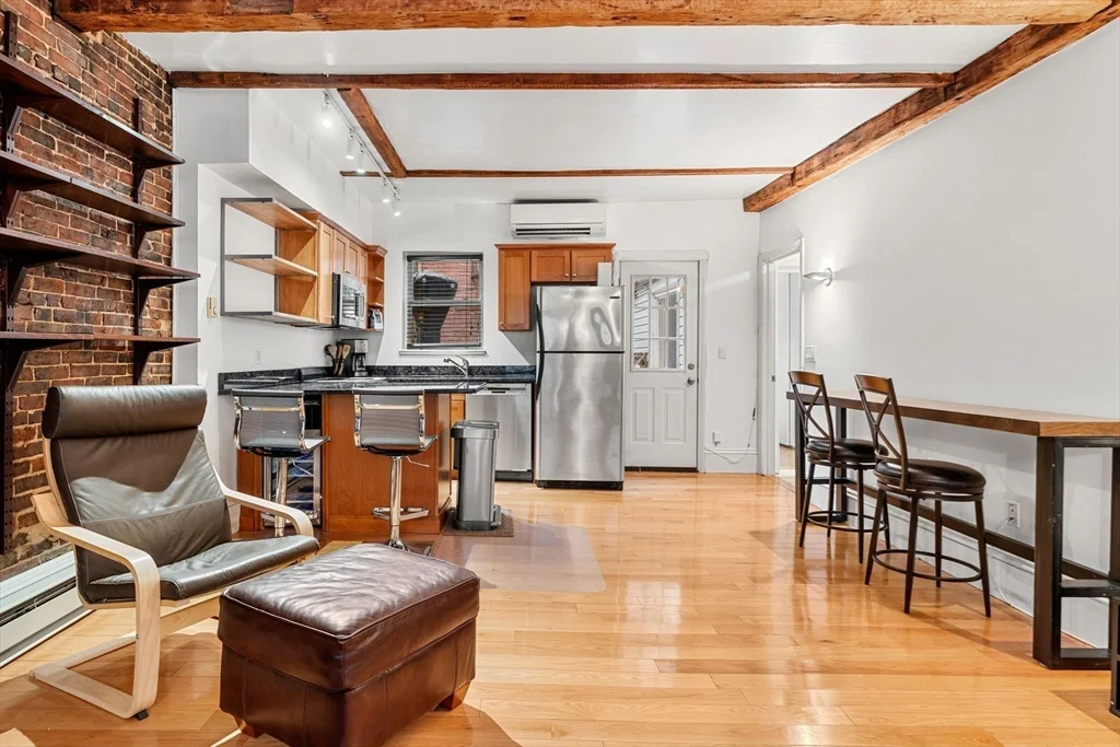 1 bed, 1 bath apartment for rent at 8 Moon St Unit 1, North End — photo 3 of 17