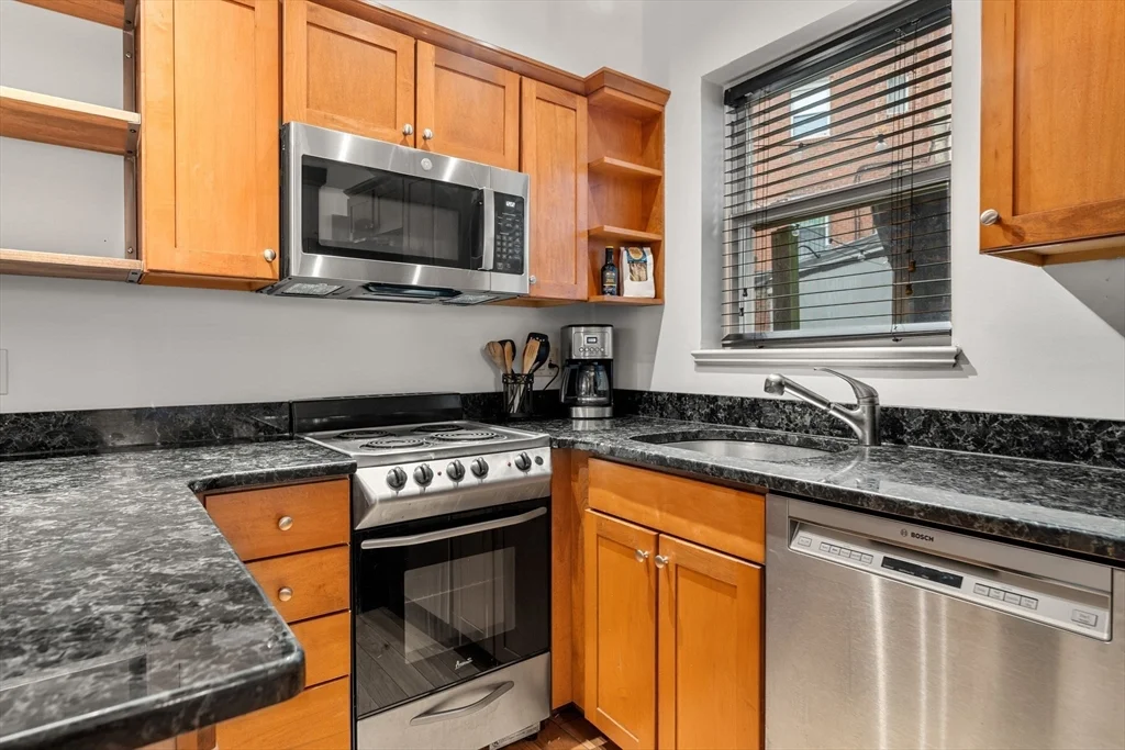1 bed, 1 bath apartment for rent at 8 Moon St Unit 1, North End — photo 7 of 17