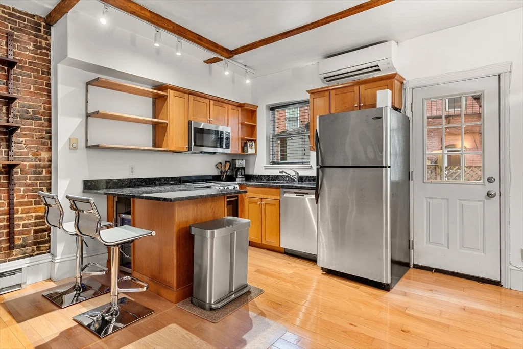 1 bed, 1 bath apartment for rent at 8 Moon St Unit 1, North End — photo 5 of 17