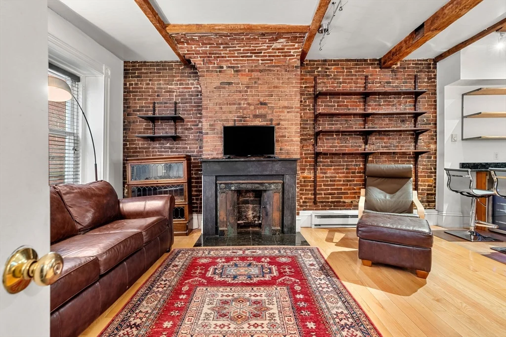 1 bed, 1 bath apartment for rent at 8 Moon St Unit 1, North End