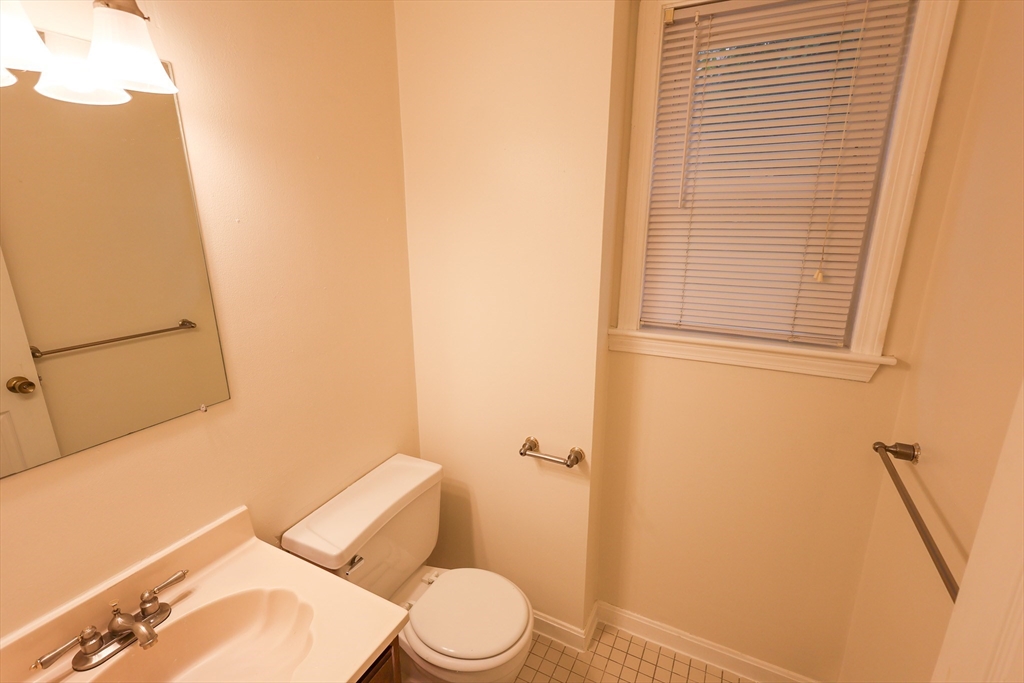 4 bed, 2 bath apartment for rent at 8 Mount Calvary Rd Unit 8, Roslindale — photo 8 of 32