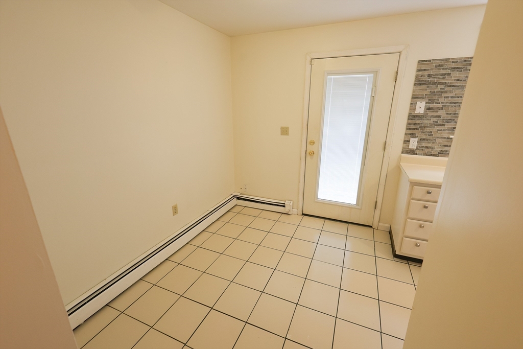 4 bed, 2 bath apartment for rent at 8 Mount Calvary Rd Unit 8, Roslindale — photo 5 of 32