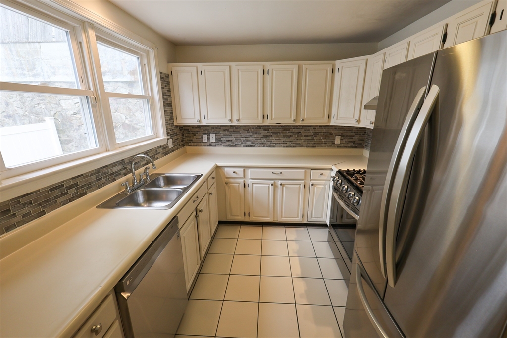 4 bed, 2 bath apartment for rent at 8 Mount Calvary Rd Unit 8, Roslindale — photo 1 of 32