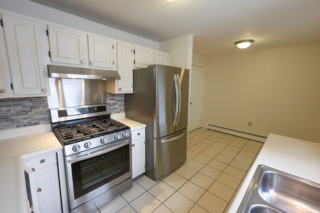 4 bed, 2 bath apartment for rent at 8 Mount Calvary Rd Unit 8, Roslindale — photo 4 of 32