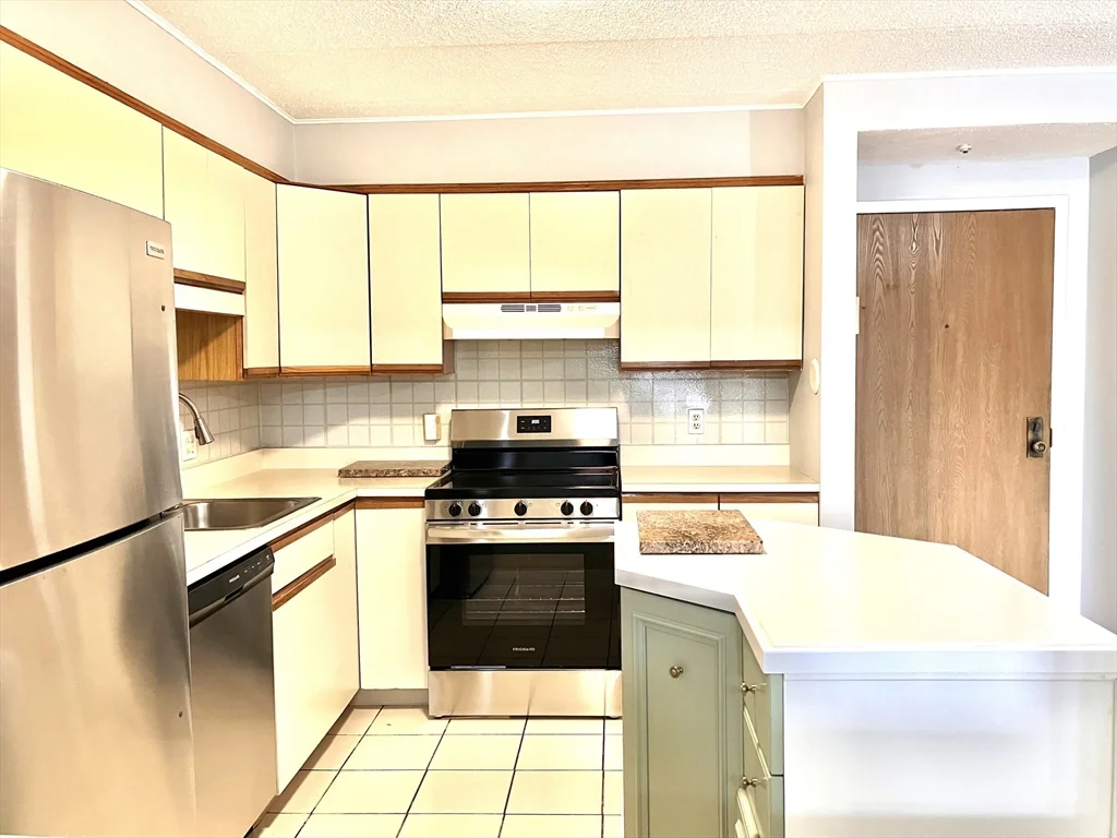 2 bed, 2 bath apartment for rent at 8 Nahant Pl Unit 202, Diamond District — photo 7 of 17