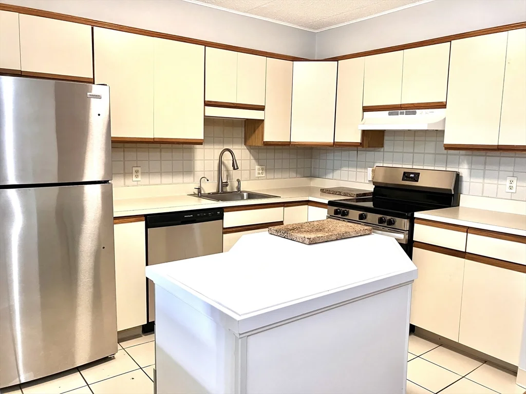 2 bed, 2 bath apartment for rent at 8 Nahant Pl Unit 202, Diamond District — photo 6 of 17