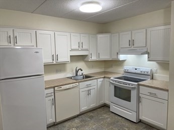 1 bed, 1 bath apartment for rent at 8 Nahant Pl Unit 301, Lynn — photo 2 of 6