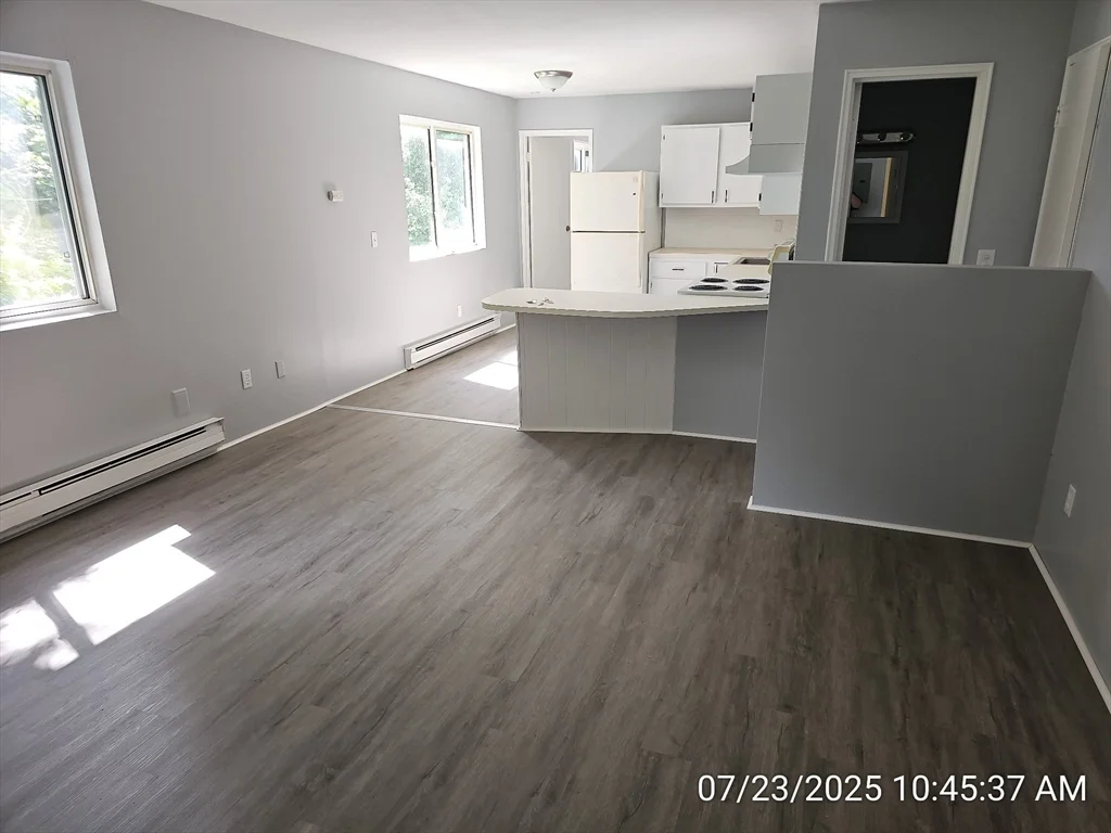 1 bed, 1 bath apartment for rent at 8 New Plainville Rd Unit 3, New Bedford — photo 2 of 5