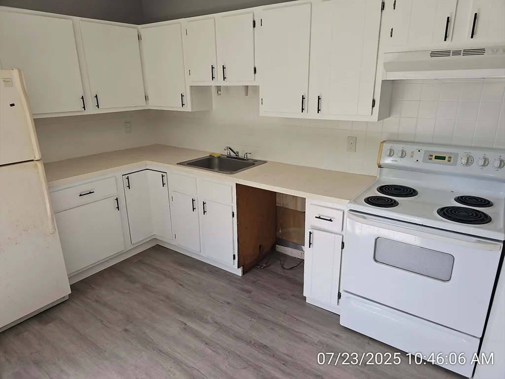1 bed, 1 bath apartment for rent at 8 New Plainville Rd Unit 3, New Bedford — photo 3 of 5