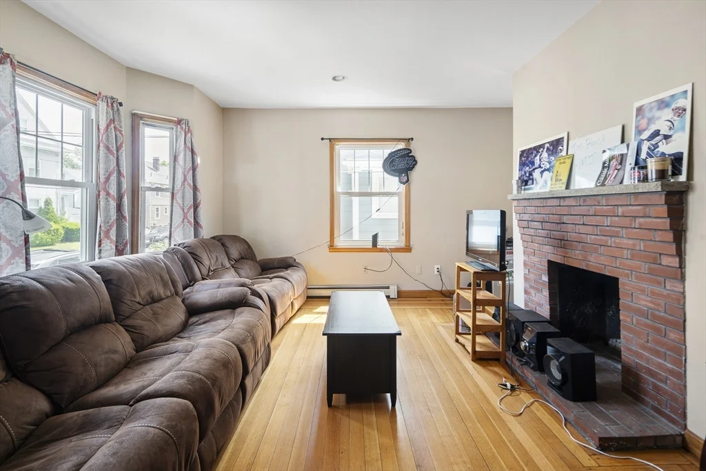 3 bed, 1 bath apartment for rent at 8 Newcastle Unit Unit 8, Brighton — photo 9 of 20