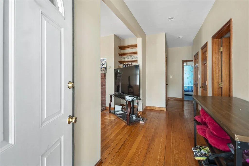 3 bed, 1 bath apartment for rent at 8 Newcastle Unit Unit 8, Brighton — photo 8 of 20