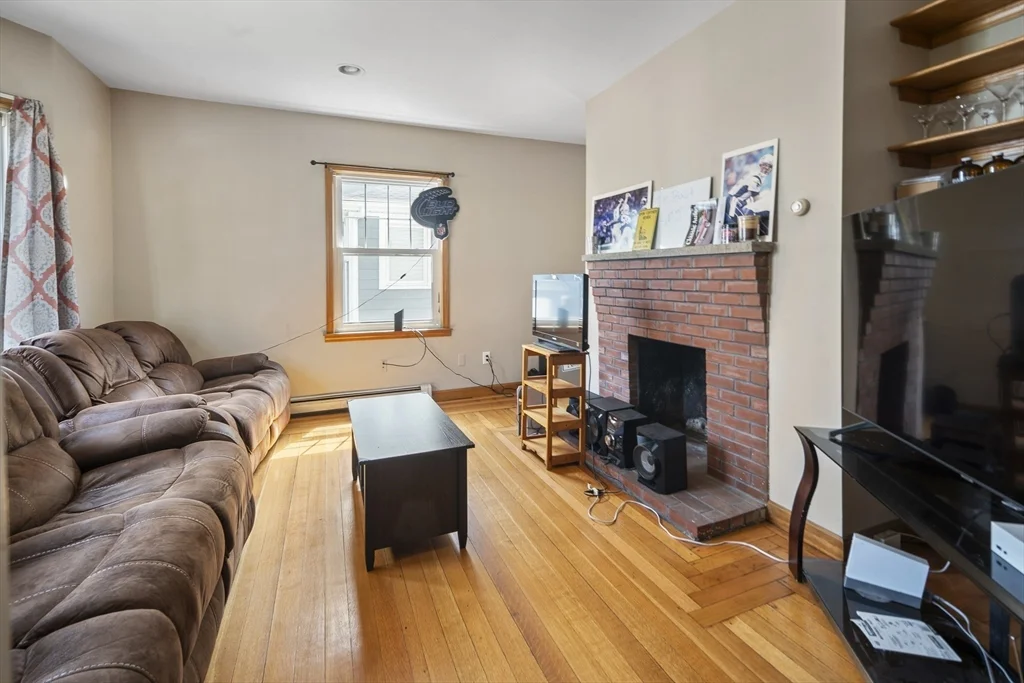 3 bed, 1 bath apartment for rent at 8 Newcastle Unit Unit 8, Brighton — photo 10 of 20
