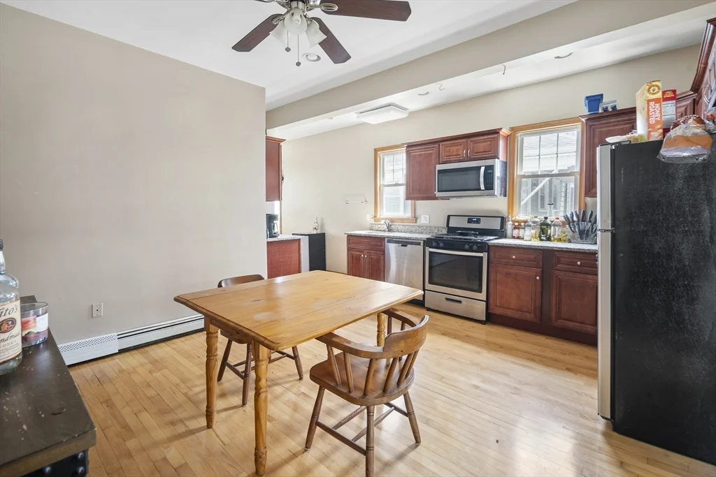 3 bed, 1 bath apartment for rent at 8 Newcastle Unit Unit 8, Brighton — photo 3 of 20