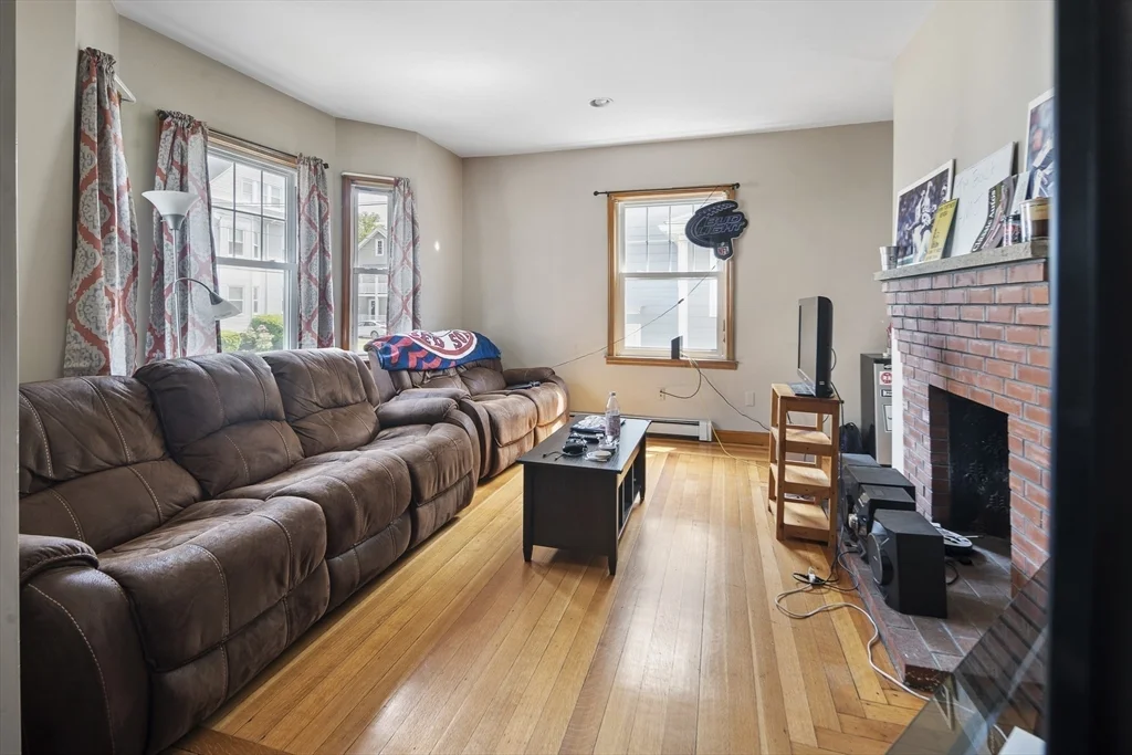 3 bed, 1 bath apartment for rent at 8 Newcastle Unit Unit 8, Brighton — photo 11 of 20