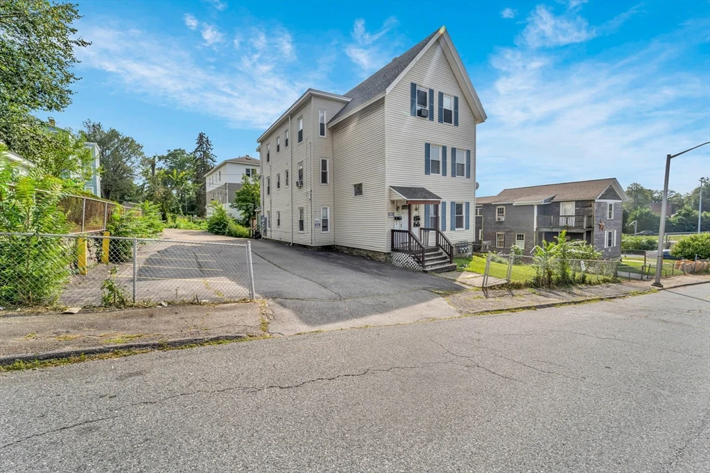 3 bed, 1 bath apartment for rent at 8 Newport St Unit 2, Worcester — photo 1 of 20