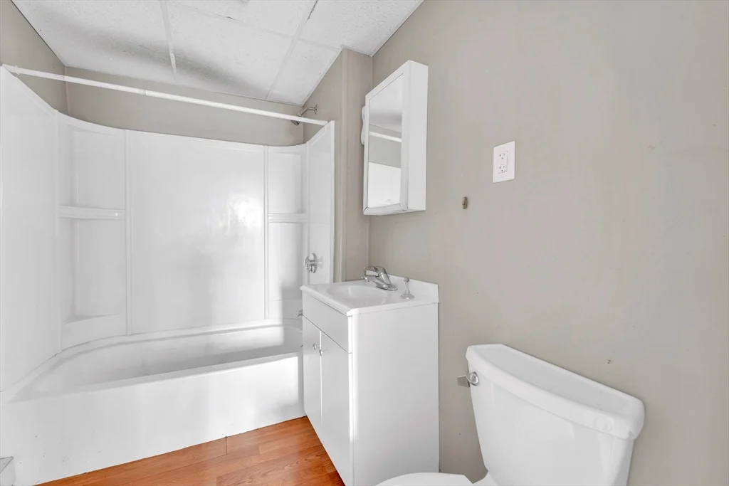 3 bed, 1 bath apartment for rent at 8 Newport St Unit 2, Worcester — photo 6 of 20