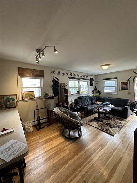 3 bed, 2 bath apartment for rent at 8 Newton St, Brighton
