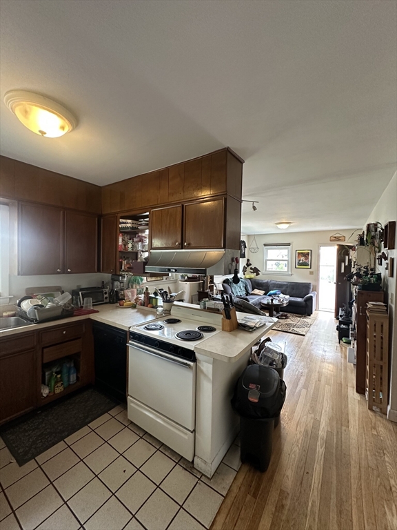 3 bed, 2 bath apartment for rent at 8 Newton St, Brighton — photo 7 of 7