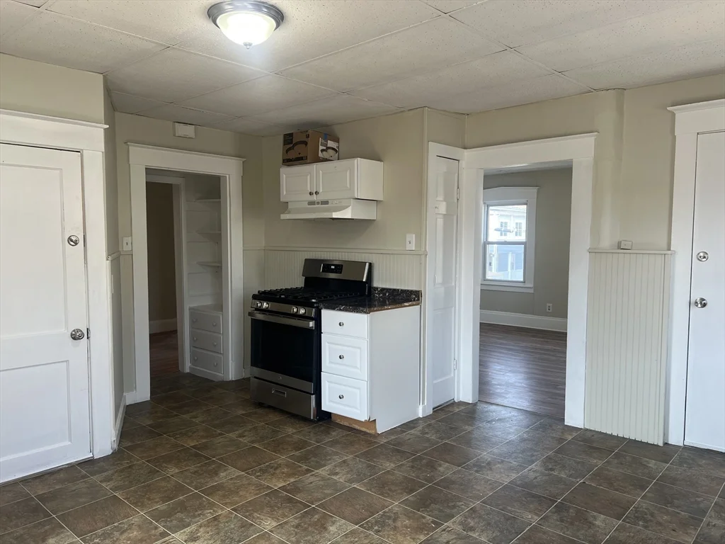 2 bed, 1 bath apartment for rent at 8 Normandy Rd Unit 2, Lynn — photo 6 of 12