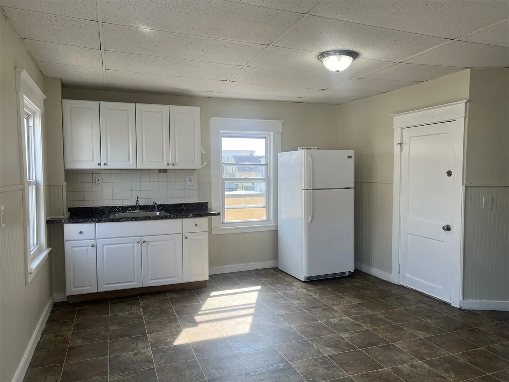 2 bed, 1 bath apartment for rent at 8 Normandy Rd Unit 2, Lynn — photo 5 of 12