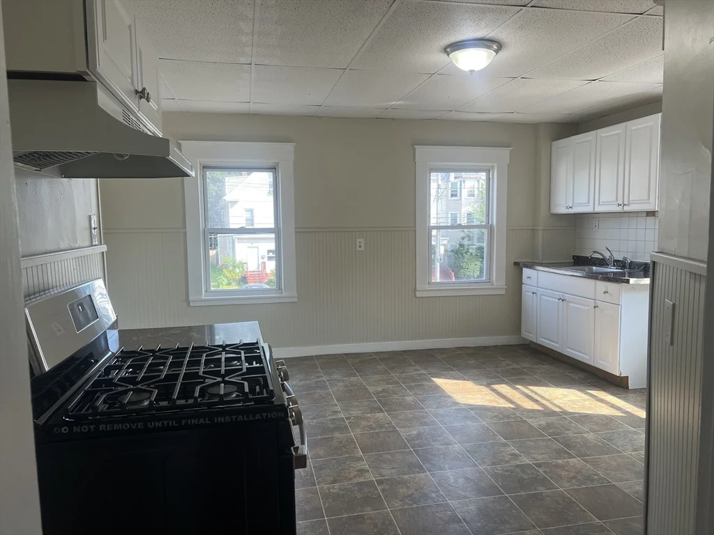 2 bed, 1 bath apartment for rent at 8 Normandy Rd Unit 2, Lynn — photo 7 of 12