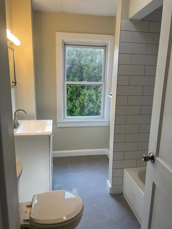 2 bed, 1 bath apartment for rent at 8 Normandy Rd Unit 2, Lynn — photo 8 of 12