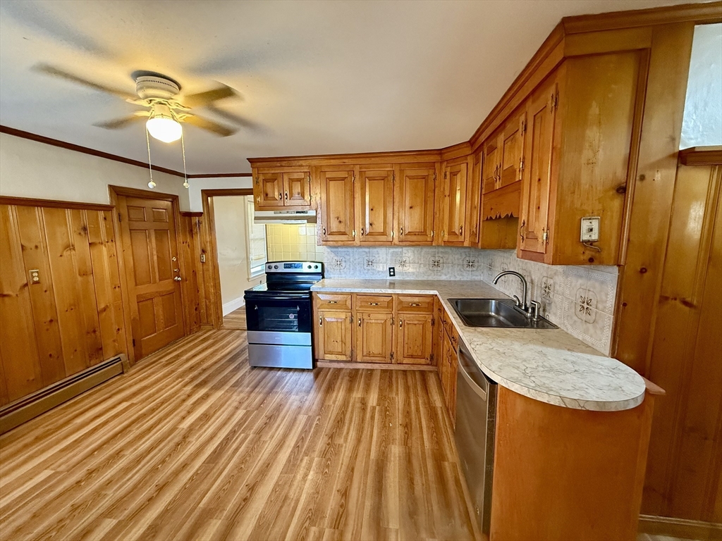3 bed, 1 bath apartment for rent at 8 Northend Ave Unit 1, Salem — photo 2 of 15