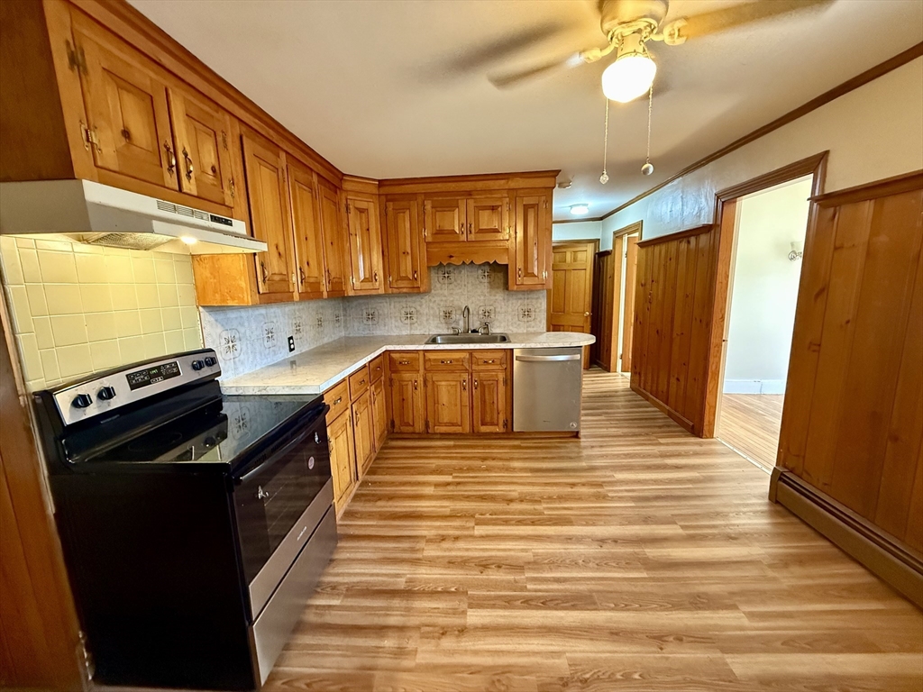 3 bed, 1 bath apartment for rent at 8 Northend Ave Unit 1, Salem — photo 3 of 15