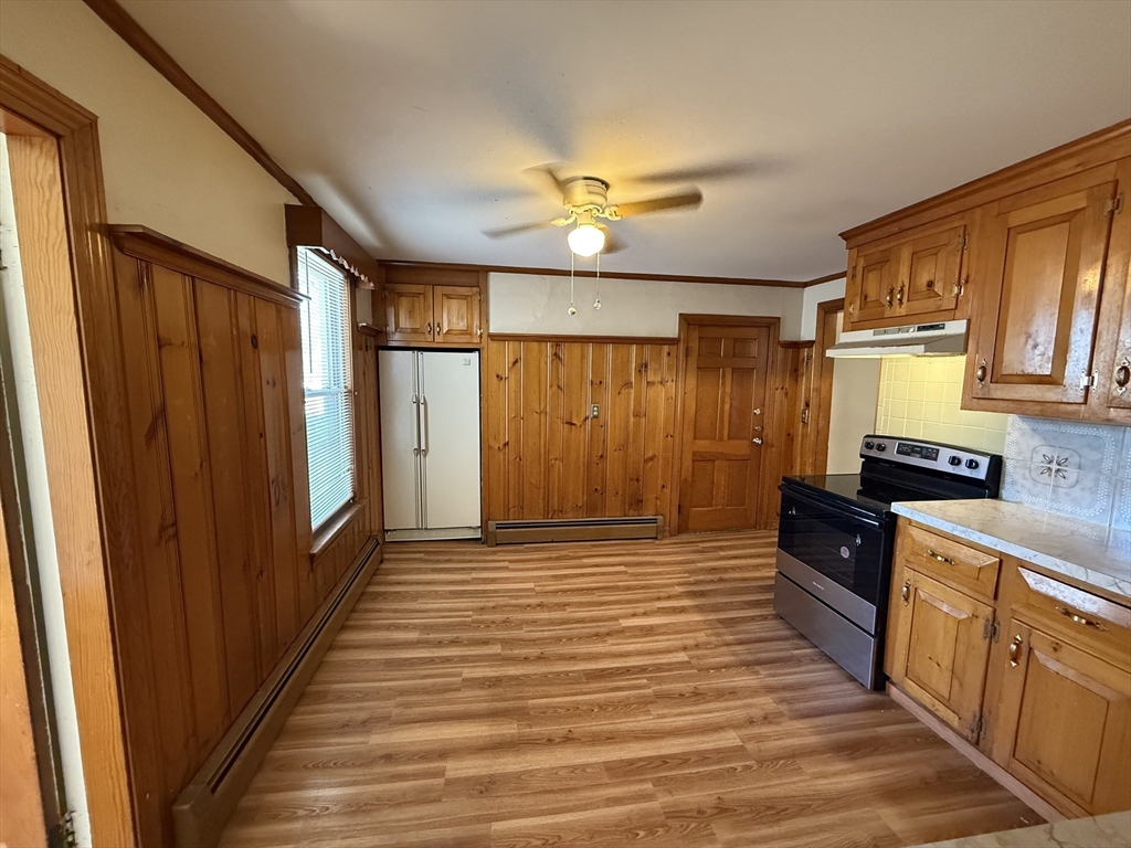 3 bed, 1 bath apartment for rent at 8 Northend Ave Unit 1, Salem — photo 5 of 15