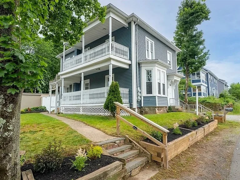 2 bed, 1 bath apartment for rent at 8 Oak St Unit 1, North Attleboro — photo 10 of 12