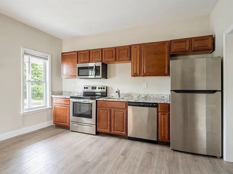 2 bed, 1 bath apartment for rent at 8 Oak St Unit 1, North Attleboro — photo 6 of 12