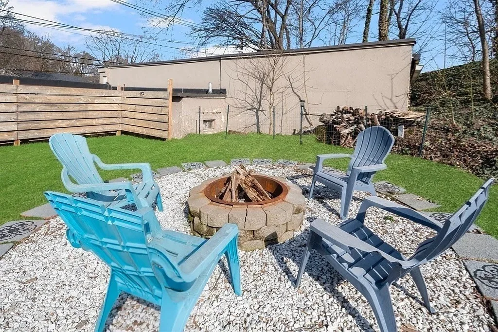 2 bed, 1 bath apartment for rent at 8 Oak St Unit 1, North Attleboro — photo 3 of 12