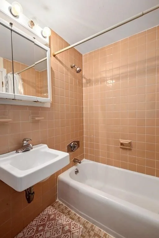 1 bed, 1 bath apartment for rent at 8 Old Colony Unit 10, Arlington — photo 15 of 18
