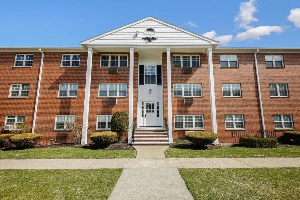 1 bed, 1 bath apartment for rent at 8 Old Colony Unit 10, Arlington — photo 3 of 18