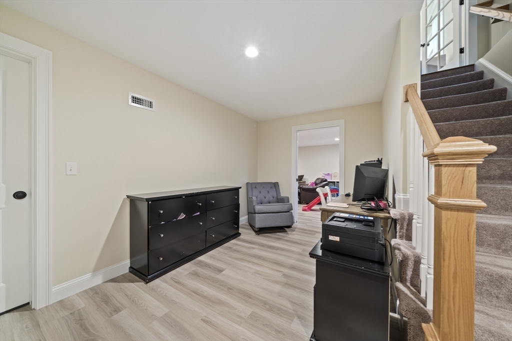 3 bed, 2 bath apartment for rent at 8 Old Field Way Unit 8, Lakeville — photo 16 of 30