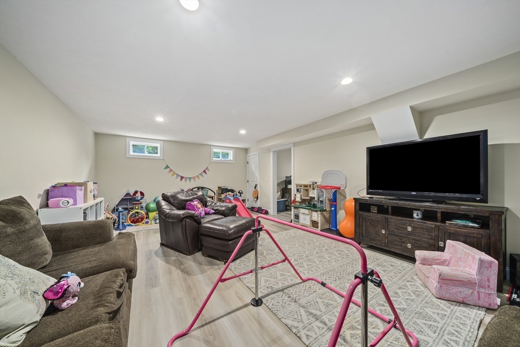3 bed, 2 bath apartment for rent at 8 Old Field Way Unit 8, Lakeville — photo 17 of 30