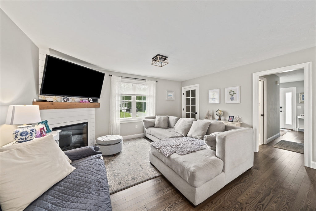 3 bed, 2 bath apartment for rent at 8 Old Field Way Unit 8, Lakeville — photo 3 of 30